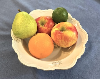 Bol redondo para verduras Mitterteich "Mystic Rose" de 23 cm, porcelana alemana de los años 60 con borde de platino.