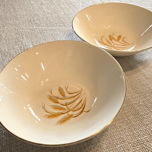 Homer Laughlin Golden Wheat 8 1/2" Serving Bowl • 1950s • Gold Trim