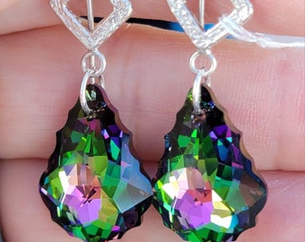 Pendientes colgantes de hilo de plata de ley con lágrima de cristal iridiscente multicolor con base negra
