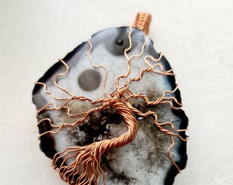 Sobre la Luna Negra -Alambre de Ágata Drusa Negra Envuelto con Alambre de Cobre Árbol de la Vida Colgante / Collar / Regalo de Aniversario / OOAK
