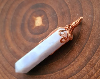Collar de péndulo de ágata con encaje loco: punta de cristal envuelta en alambre de cobre