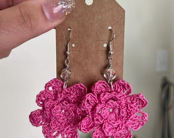 Brinco de Flor de Crochê Rosa