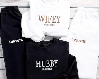 Embroidered Wifey Hubby Sweatshirt & Jogger Set – Matching Couple Outfits