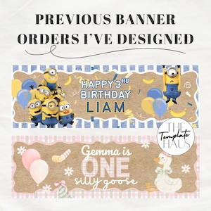 Pu&ograve; includere: Due striscioni di compleanno rettangolari con testo. Lo striscione superiore mostra Minion gialli, palloncini blu e il testo HAPPY 3RD BIRTHDAY LIAM. Lo striscione inferiore mostra un'oca bianca, palloncini rosa e il testo Gemma is ONE silly goose.