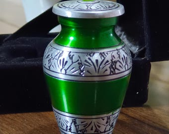 Small Cremation Urn for Human Ashes – Set of 1 Mini Keepsake Urn Green