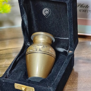 Small Cremation Urn for Human Ashes – Set of 1 Mini Keepsake Urn golden