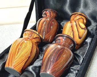 Piccole urne cinerarie per ceneri umane – Set di 4 mini urne ricordo con paralume in legno