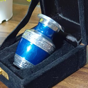 Small Cremation Urn for Human Ashes – Set of 1 Mini Keepsake Urn