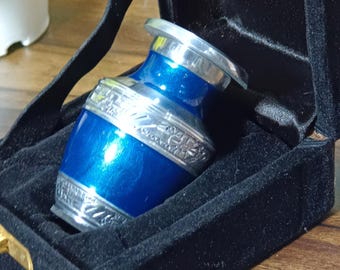 Small Cremation Urn for Human Ashes – Set of 1 Mini Keepsake Urn