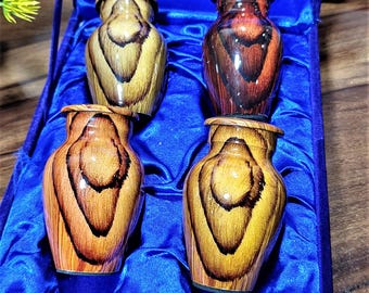 Pequeñas urnas funerarias para cenizas humanas – Juego de 4 mini urnas de recuerdo de madera