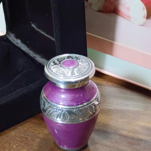 Small Cremation Urn for Human Ashes – Set of 1 Mini Keepsake Urn