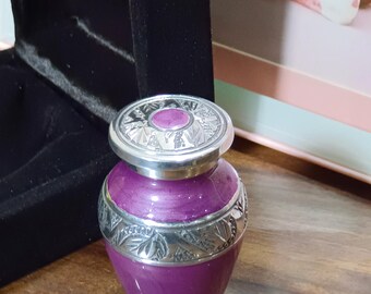 Small Cremation Urn for Human Ashes – Set of 1 Mini Keepsake Urn