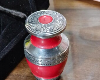 Small Cremation Urn for Human Ashes – Set of 1 Mini Keepsake Urn