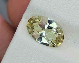Goldfarbener, natürlicher, unbehandelter Tansanit, 8,5 x 5,5 mm, oval geschliffen, facettiert, loses Edelsteinstück, Gewicht: 1,07 ct, Zoisit-Tansanit #655