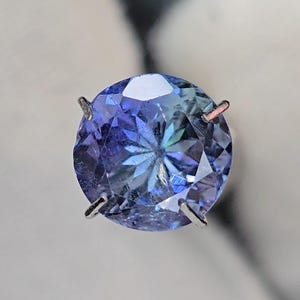 緑色の天然非加熱タンザナイト 7 x 5 mm オーバルカット ファセット