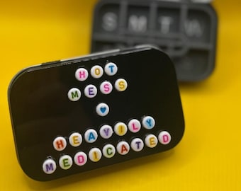 Pillendoosje in Altoid-stijl – grappig doosje met kralen – Op maat gemaakt of 7 kant-en-klare ontwerpen – 7 dagen, eenmaal per dag of 7 dagen AM/PM inzetstuk + pincet