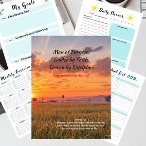 Puede incluir: Una colección de páginas de planificador impresas, que incluyen un planificador diario, una descripción general mensual y hojas de establecimiento de objetivos. La portada central del diario presenta un paisaje de puesta de sol con el texto "Man of Purpose: Guided by Faith, Driven by Discipline."