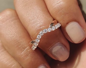 Alianza de boda curva de oro rosa con brillo