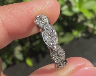 Alianza de boda trenzada de moissanita: 0,31 quilates de corte redondo, oro blanco