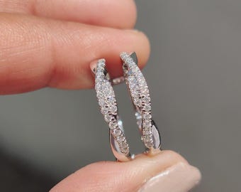 Alianza de boda de 0,53 quilates con corte redondo y realce: anillo de doble hilera de moissanita para mujer