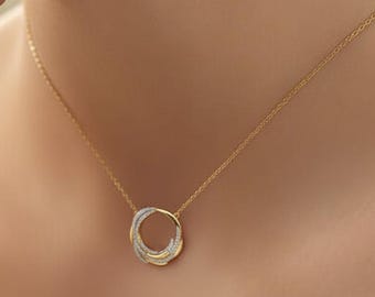 Collar con colgante circular de moissanita dorada / Collar llamativo con halo redondo brillante / Regalo elegante para ella