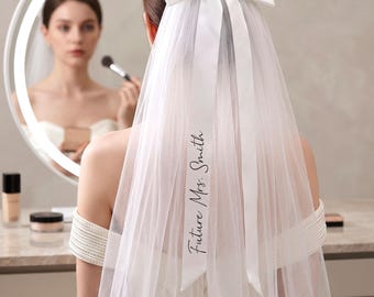 Personalized Future Mrs Bow Wedding Veil, Custom Name Bridal Bow with Long Tail, Short White Tulle Veil for Bachelorette Party, Hen Do Gift