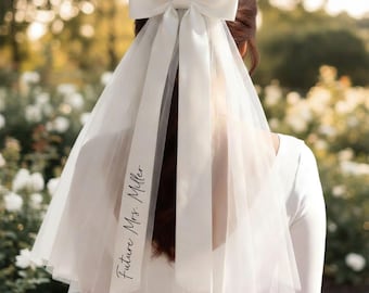 Personalized Future Mrs Bow Wedding Veil, Custom Name Bridal Bow with Long Tail, Short White Tulle Veil for Bachelorette Party, Hen Do Gift