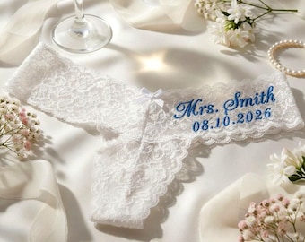 Spersonalizowane koronkowe stringi ślubne, bielizna z imieniem Pani Młodej, coś niebieskiego na prezent ślubny dla Panny Młodej, bielizna ślubna na miesiąc miodowy i noc poślubną
