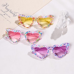 Óculos de sol infantis em formato de coração para aniversário, óculos de sol personalizados feitos à mão com confeitos doces para festa para meninas, presente divertido para vestir ou adereço para fotos para crianças