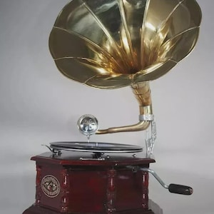 Antique HMV Gramophone Fully Functional Working Phonograph, win-up record player