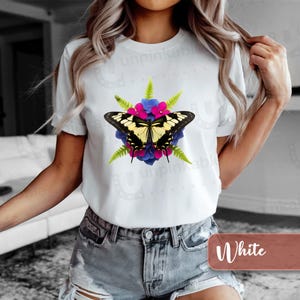 Camiseta floral con mariposa cebra de alas largas, camiseta con vibrante arte botánico de insectos.