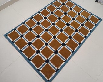 Handgetuft wollen vloerkleed met geometrisch raster: bruin en blauw geblokt vloerkleed (op maat gemaakt)