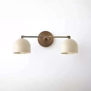 Moderne Doppel-Wandleuchte aus der Mitte des Jahrhunderts, Eitelkeitsleuchte aus gebürstetem Messing