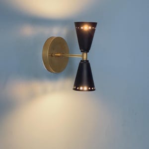 WALL LIGHT