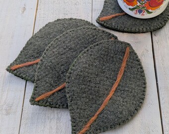 Porta-copos em formato de folha com veios de cobre