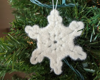Enfeite de floco de neve feltrado - Crochê - Feltro de lã