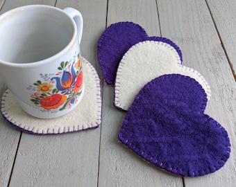 Porta-copos em formato de coração - Roxo e creme - Feltro de lã reciclada - Reversível