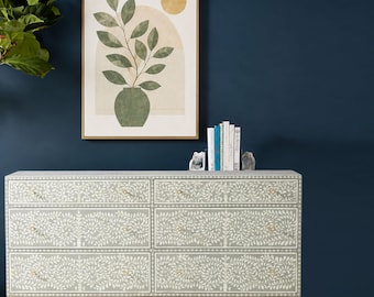 Handgemaakt dressoir met grijze bloemenbotten inleg, ladekast, kast met bot inleg, luxe dressoir, opbergmeubel