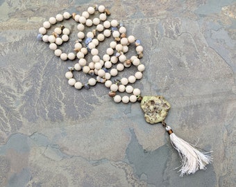 108 Stone Mala for Meditation Japa Mala Natural Green Garnet Mala with Handmade Tassel Hand Knotted Mala Beads for Yoga Meditation