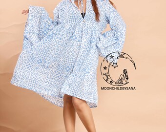 Mini-robe évasée à carreaux bleu azur : coupe trapèze en coton à manches cloche