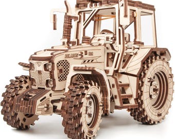 Houten tractor WIT-RUSLAND-82 3D-puzzelmodel, opwindbare speelgoedtractor (269 details)