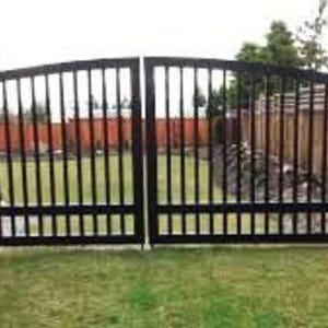 Driveway Metal Gate / Swing Gate - SolaX Design - MG0019