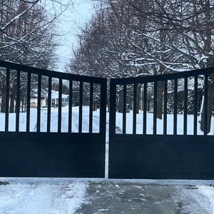Driveway Metal Gate / Swing Gate - Hill Lines Design - MG0005