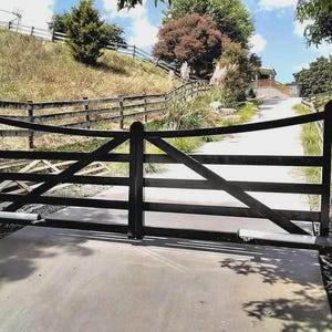 Driveway Metal Gate / Swing Gate - Cowboy Farm Design - MG0018