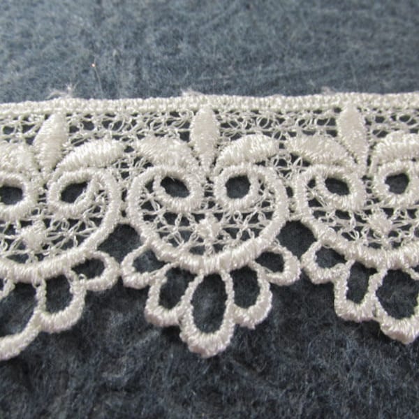 Ivory Owls in 1.75 inch wide Scalloped Venise Lace Bridal, Costume or Decorator Trim by the yard