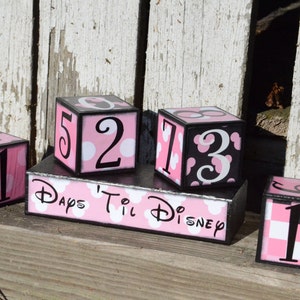 Disney Countdown Blocks Minnie (pinks)