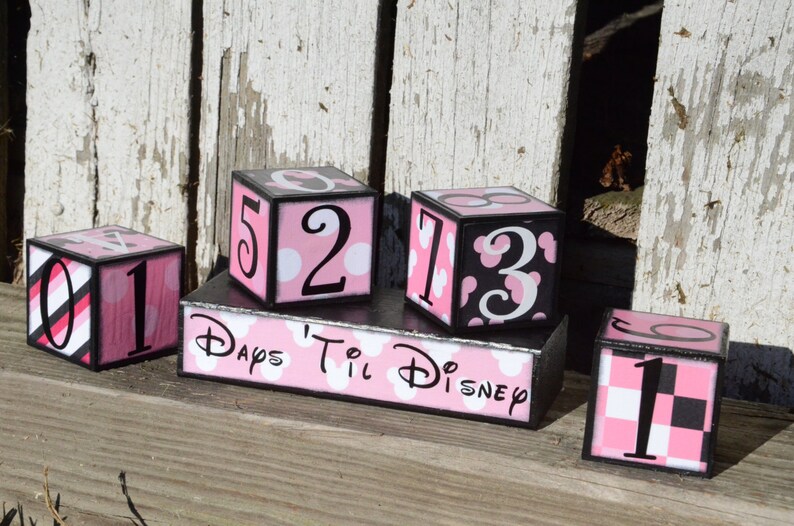 Disney Countdown Blocks Minnie (pinks)