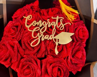 Ramo de flores con purpurina para graduación con letrero dorado personalizado