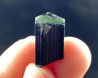 Cristallo di tormalina verde naturale da 16 carati proveniente dal Pakistan, Staknala - Esemplare di pietra preziosa autentica per la guarigione