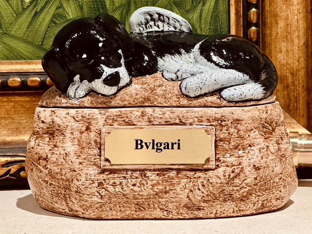 Custom Pet Memorial Urn with Dog Figurine – Personalized Nameplate Keepsake Box for Ashes – Handmade Tribute Gift